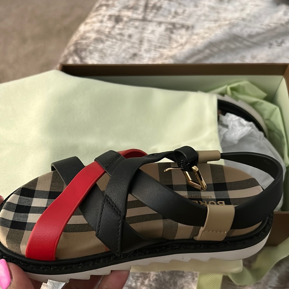 Girls Burberry sandal us size 8 euro 26 worn 1x